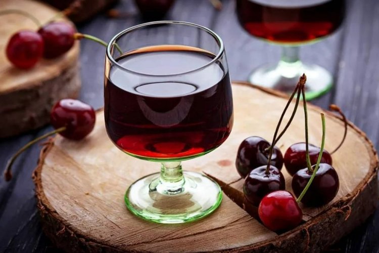 Licor de cereza con coñac y especias