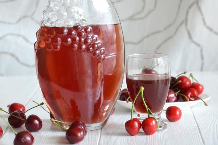 Liqueur from Frozen Cherries