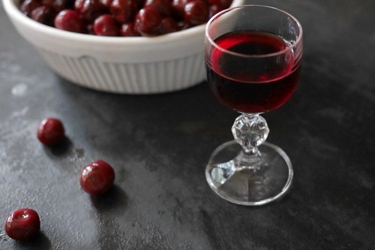 Homemade Cherry Liqueur with Pits