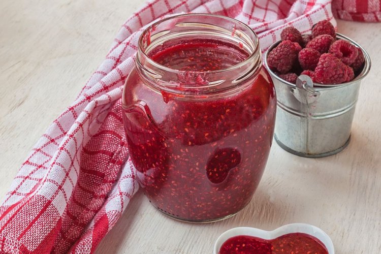Himbeeren mit Zucker und Zitronensäure ohne Kochen