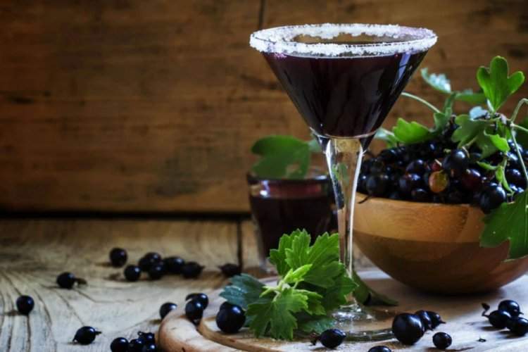 Liqueur with Whole Blackcurrant Berries