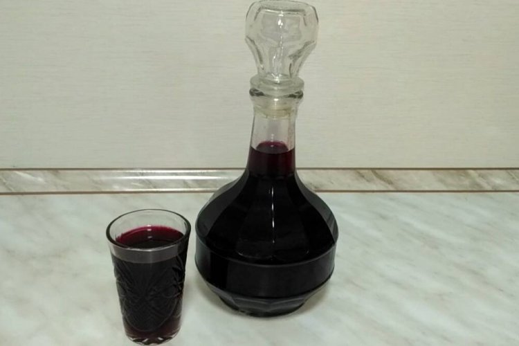 Blackcurrant Liqueur on Oak Chips and Cognac