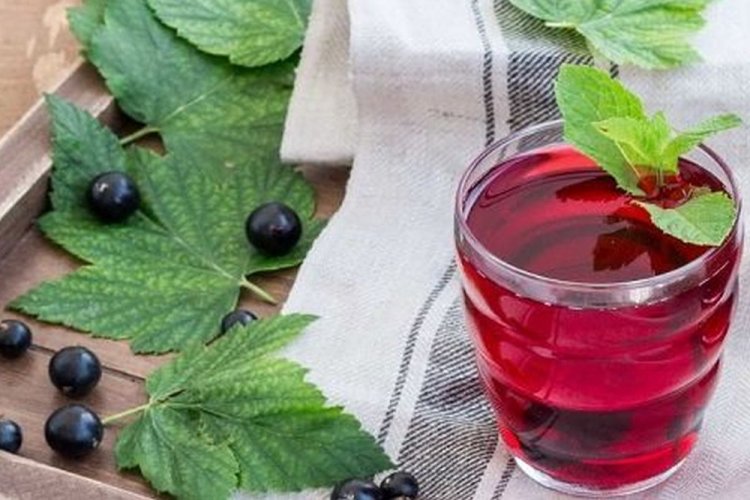 Blackcurrant Liqueur with Vodka and White Rum