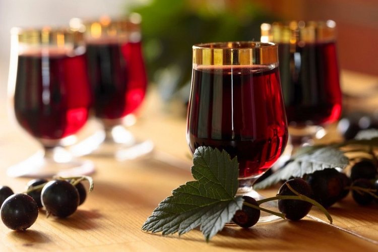 Dried Blackcurrant Liqueur