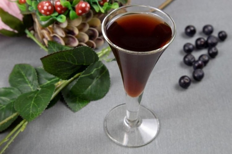 Blackcurrant Liqueur with Honey and Cognac