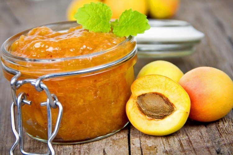 Apricot Jelly with Lemon