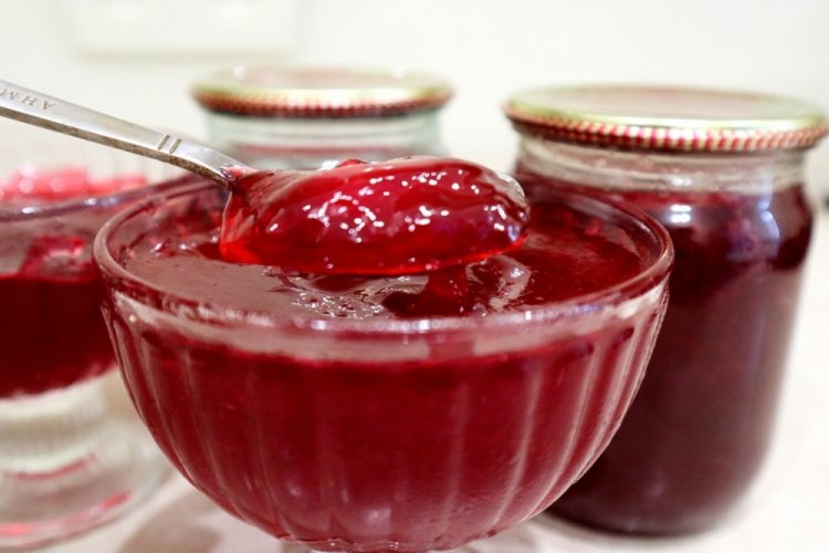 Redcurrant Confiture with Pectin
