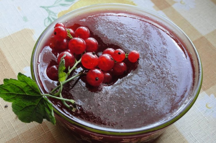 Redcurrant Confiture with Gelfix