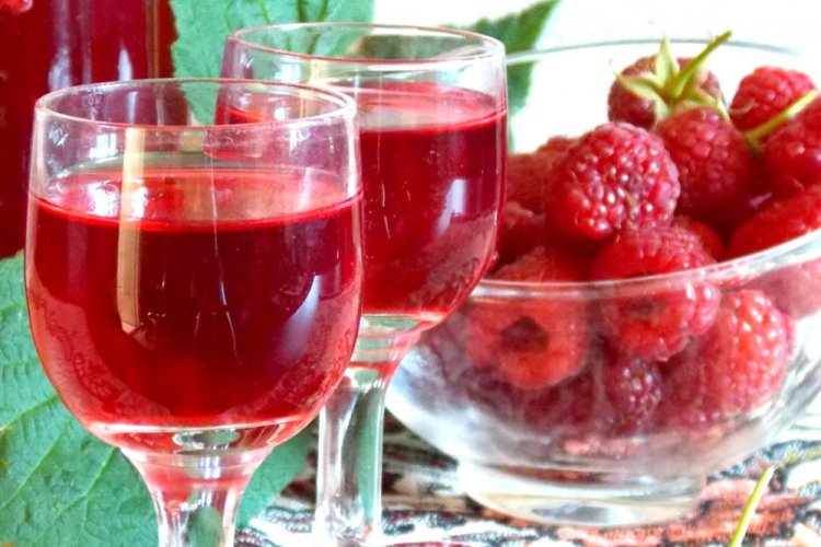 Raspberry Liqueur with Mint