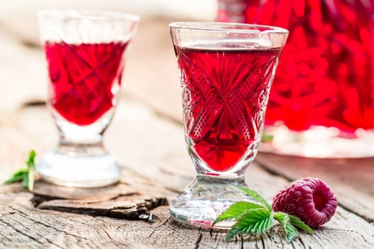 Raspberry and Moonshine Liqueur