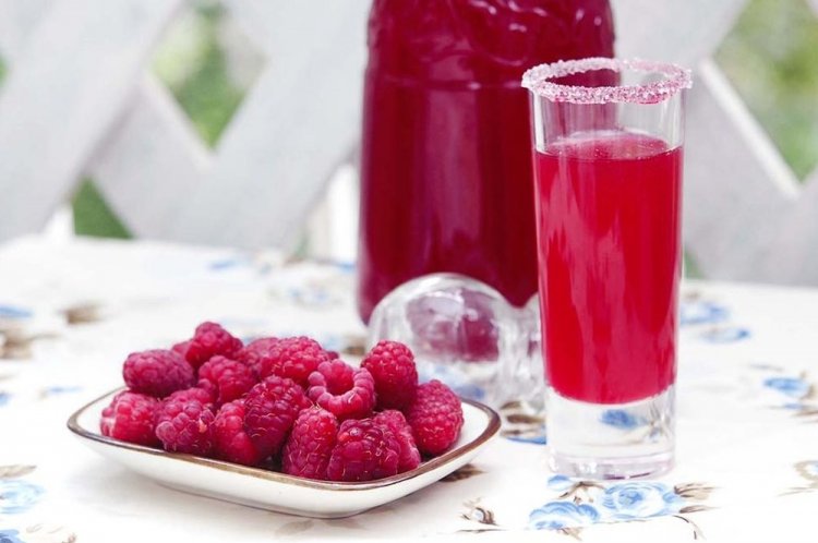 Liqueur from Frozen Raspberries