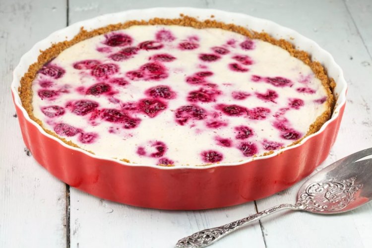 Tarta de frambuesa con base de masa quebrada