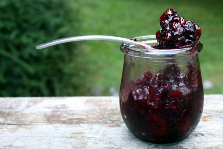 Jam with Saskatoon Berries and Honeyberries with Citric Acid