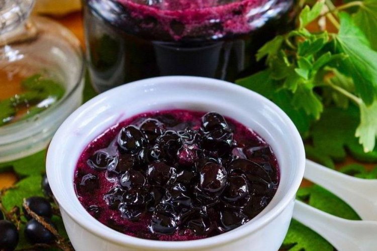 Saskatoon Berry Jam with Blackcurrants