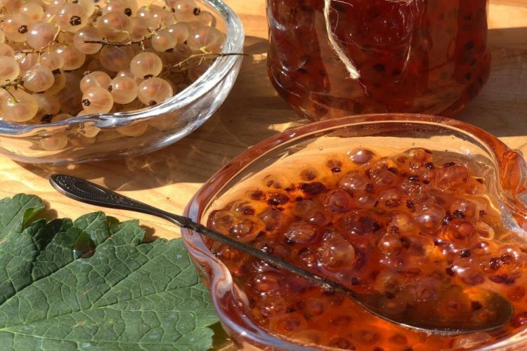 White Currant Jelly with Vanilla