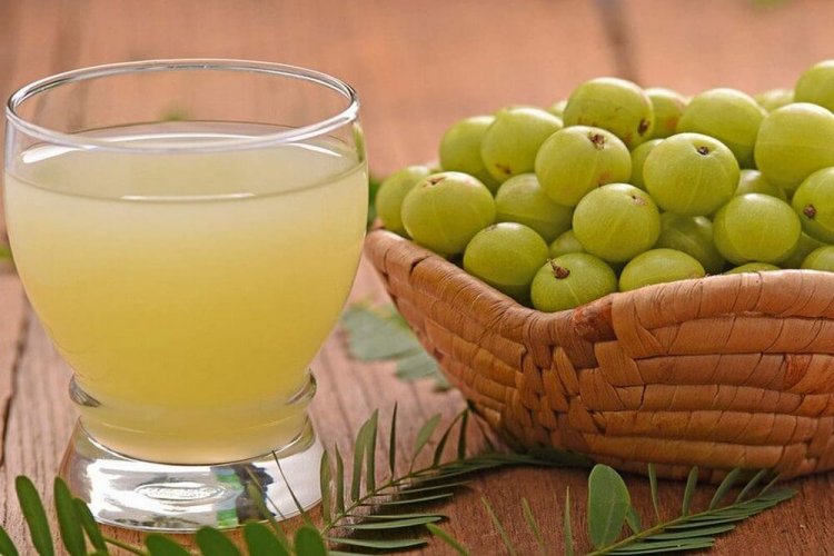 Gooseberry Wine with Honey