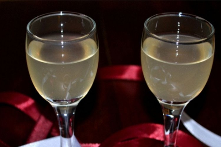 Gooseberry Wine with Juice