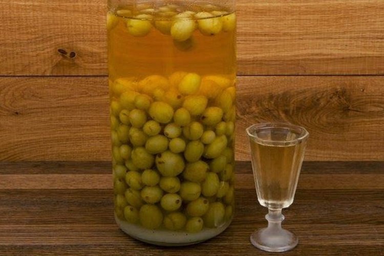 Gooseberry Wine with Dry Yeast