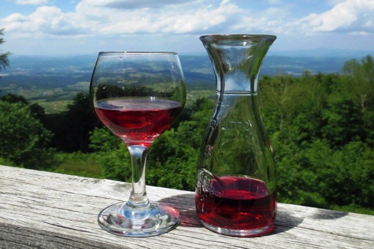 Vino de mermelada de grosella