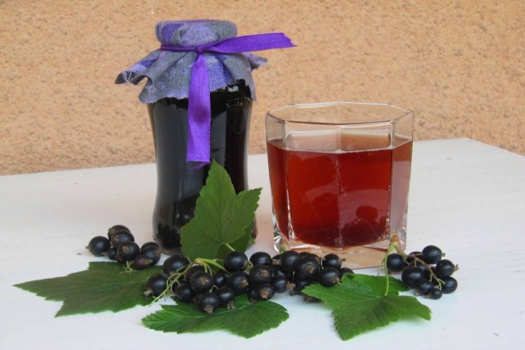 Vino de grosella negra sin azúcar