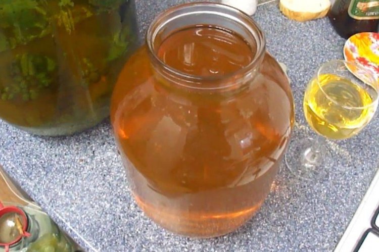 White Currant Wine with Dry Yeast