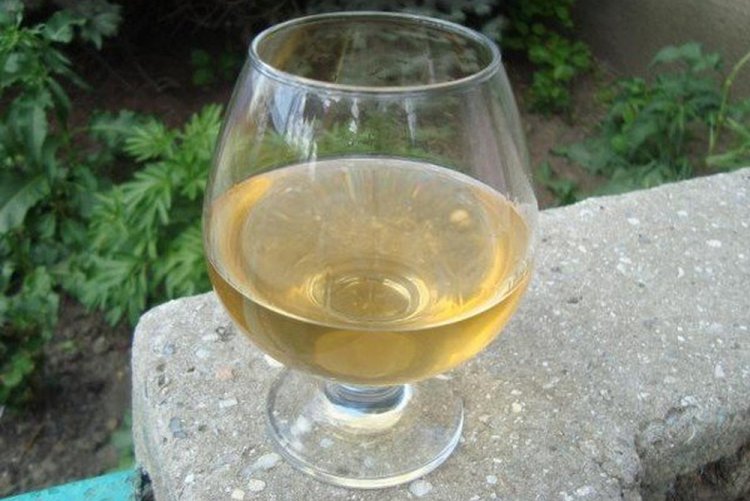 Fortified White Currant Wine with Vodka