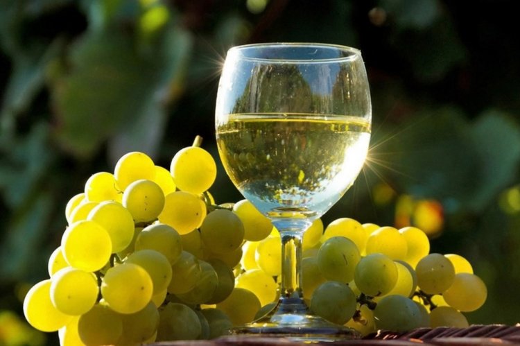 White Currant and White Grape Wine