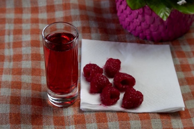 Raspberry Liqueur with Apricot Kernels
