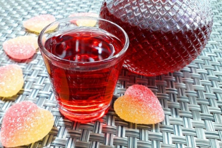 Raspberry Liqueur with Lemon