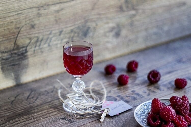 Raspberry Leaf and Berry Liqueur
