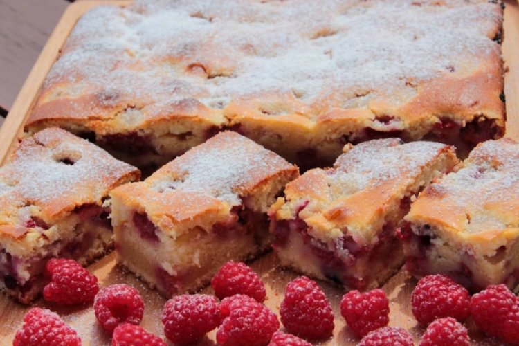 Diet Raspberry Charlotte with Oat Flour