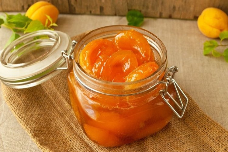 Crunchy Apricot Slices in Syrup