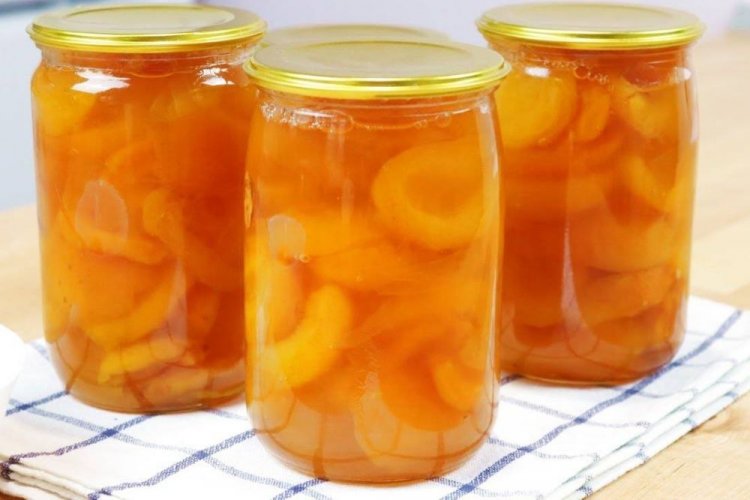 Apricot Halves in Thick Syrup