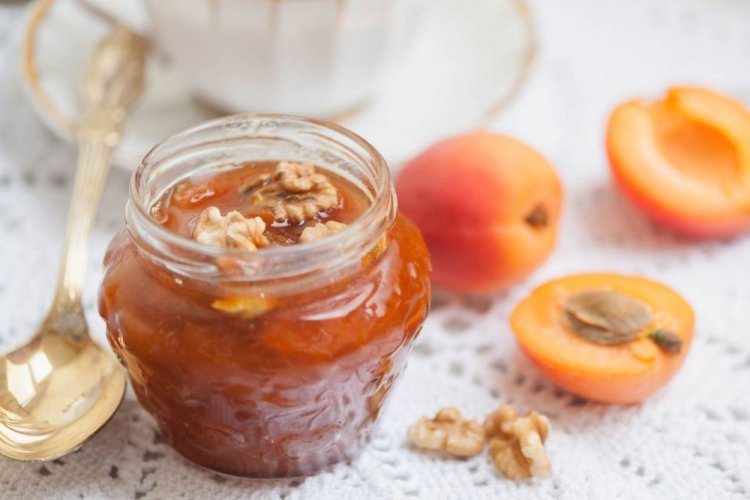 Apricot Jam with Walnuts