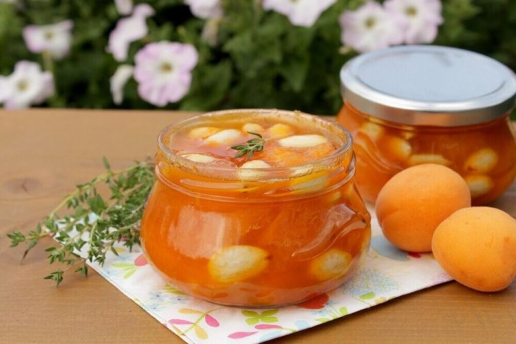 Apricot Jam with Almonds