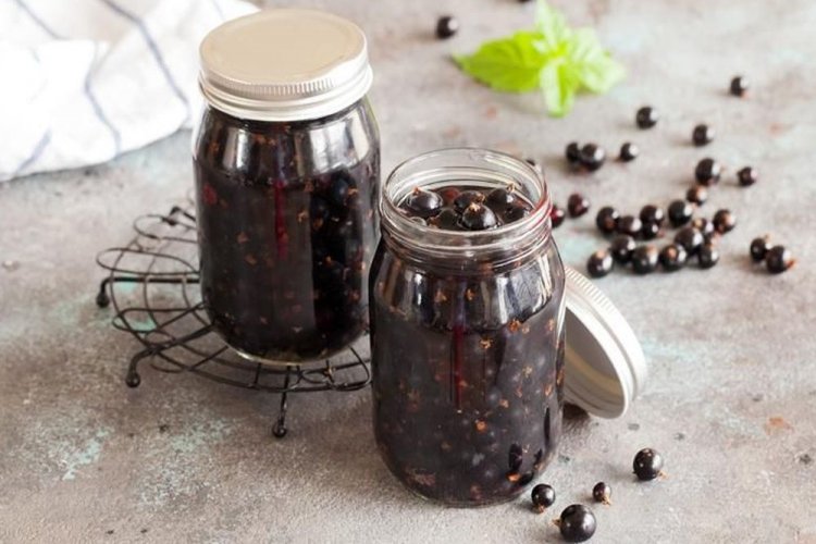 Whole Blackcurrant Berries in Sweet Syrup for Winter