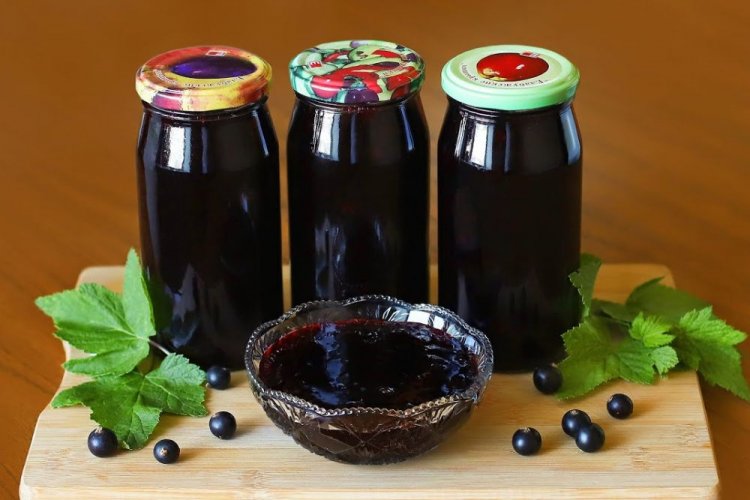 Blackcurrants with Sugar Through a Meat Grinder