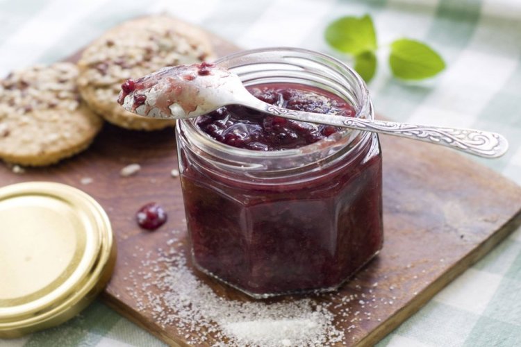 Cherry Jelly with Mint