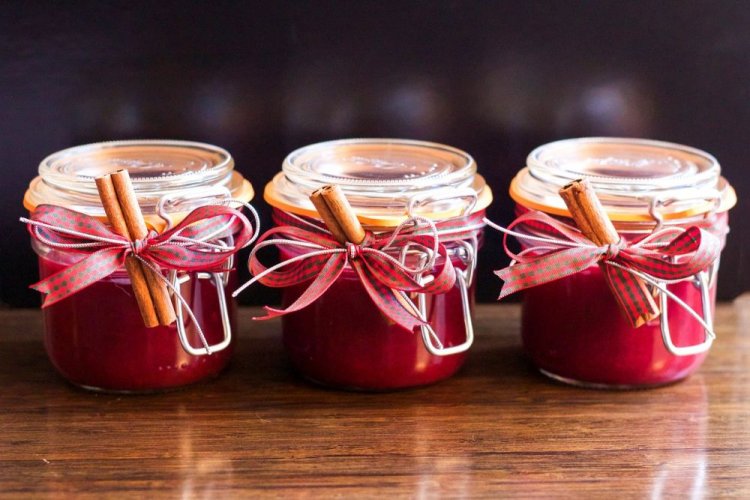Cherry Jelly with Cinnamon
