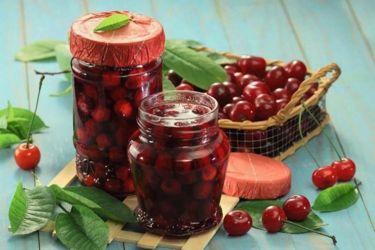 Jelly with Whole Cherries and Agar-Agar