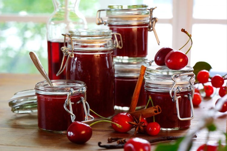 Cherry Jelly with Aromatic Spices