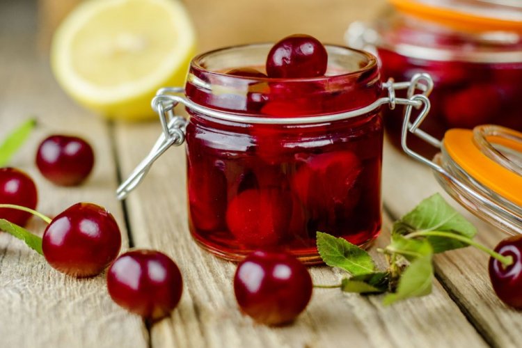 Cherry Jelly with Lemon Juice