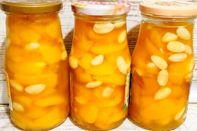 Schnelle Aprikosenmarmelade mit Mandeln