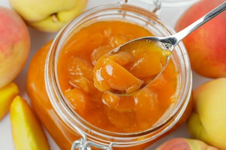 Apfel-Pfirsichmarmelade in Spalten