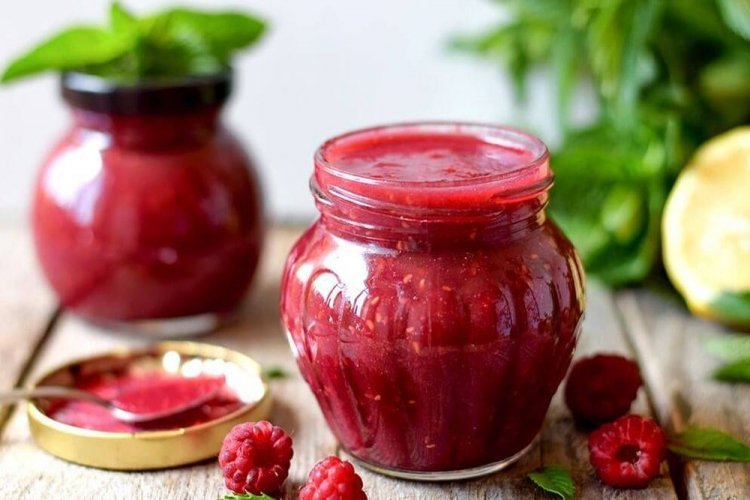Himbeeren mit Zitrone für den Winter