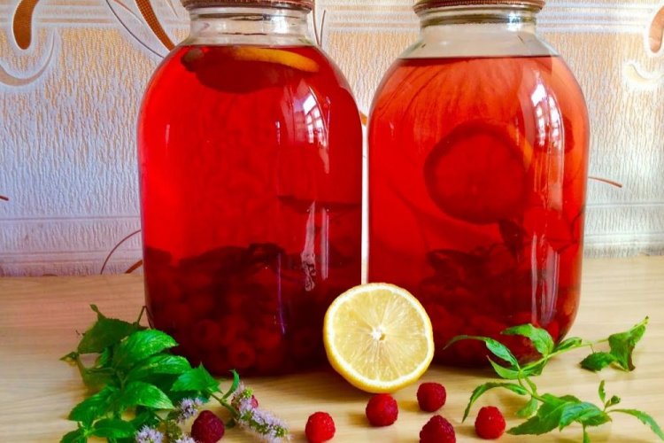 Mojito-Kompott mit Himbeeren, Zitrone und Minze
