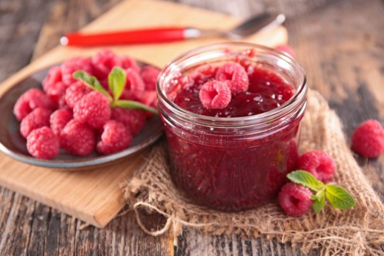 Himbeermarmelade mit Minze und Zitronensäure