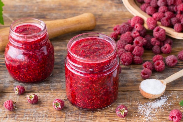 Himbeeren mit Zucker ohne Kochen
