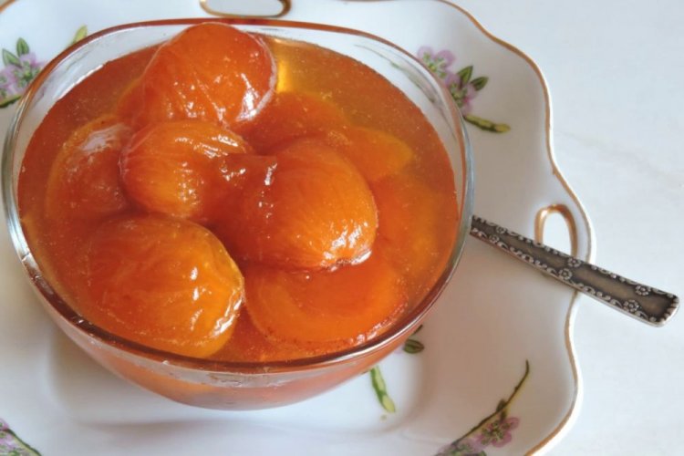 Mermelada especiada de albaricoque en gajos