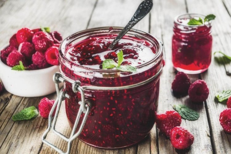 Himbeermarmelade mit Minze
